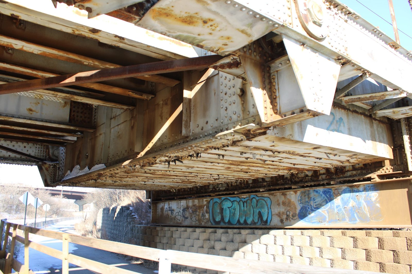 Counterweight, north leaf